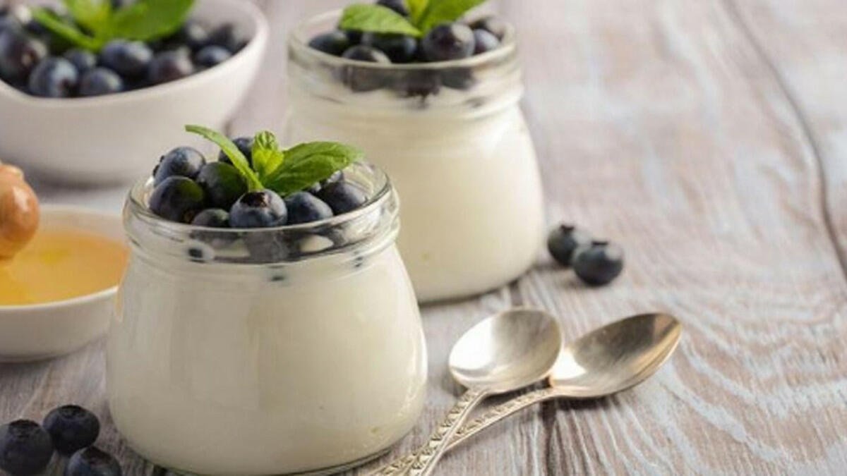 Rychlý dezert z jogurtu a želé je hitem sociálních sítí i v českých domácnostech