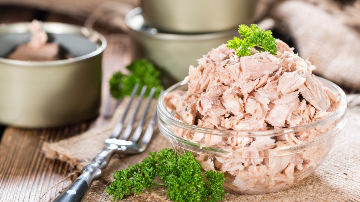 Rychlý tuňákový salát recept který pomůže v českém tempu života