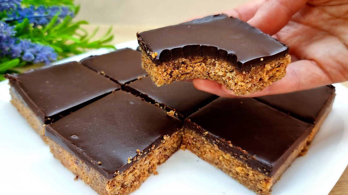 Ovesné vločky už se mi neválí ve skříňce: dělám z nich výborné tyčinky k čaji, trik, který se v českých domácnostech už dávno zabydlel