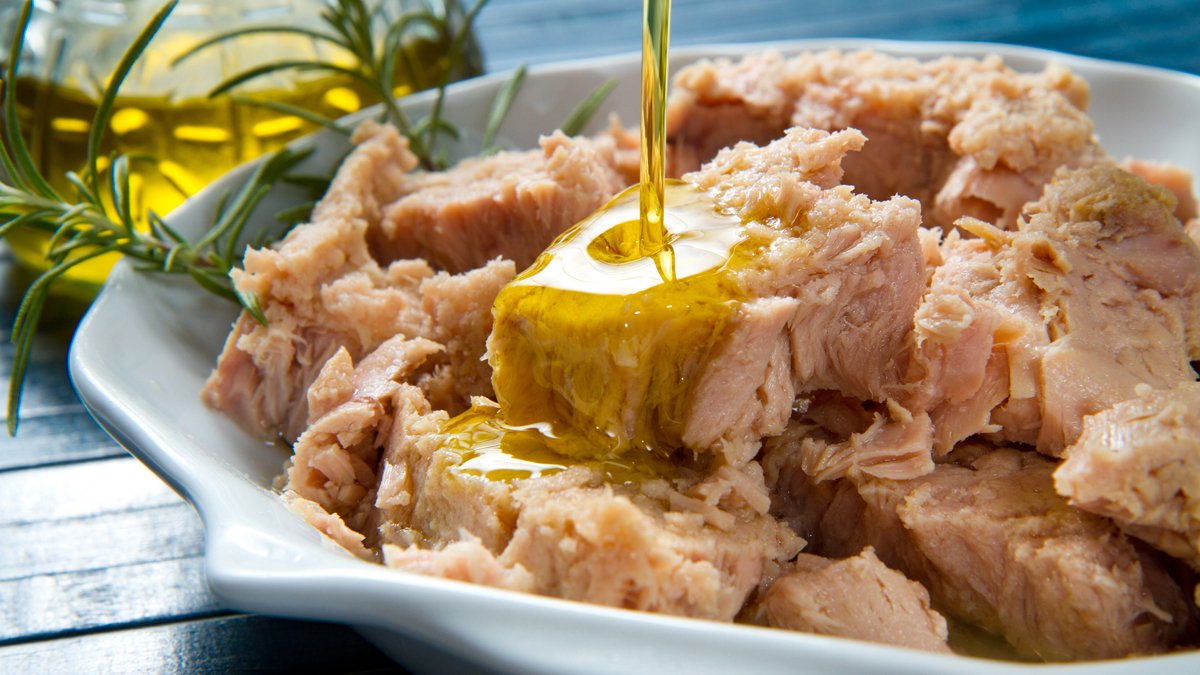 Rychlý tuňákový salát recept který pomůže v českém tempu života