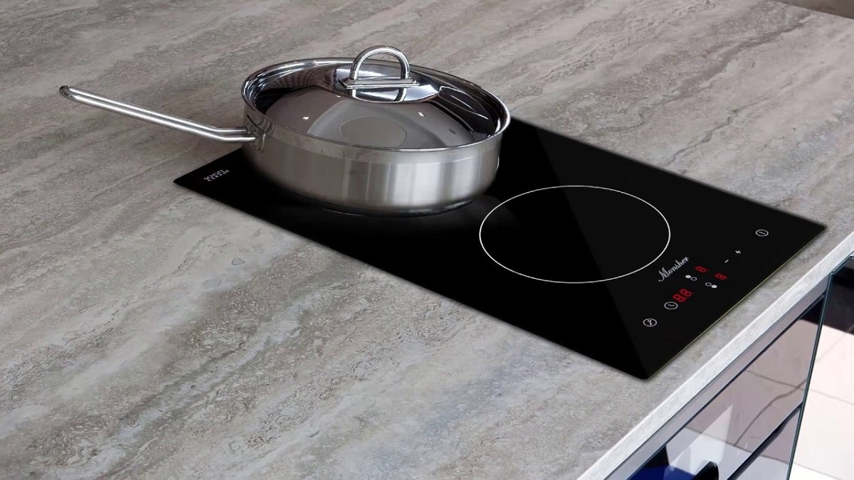 Škrábance na sklokeramické varné desce lze často zjemnit nebo výrazně potlačit ve čtyřech jednoduchých krocích způsob který dobře znají i české domácnosti