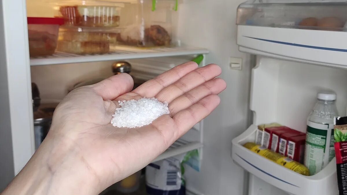 Sklenice se solí do lednice a problém je pryč: jednoduchý a osvědčený trik, který se už dávno používá v českých domácnostech