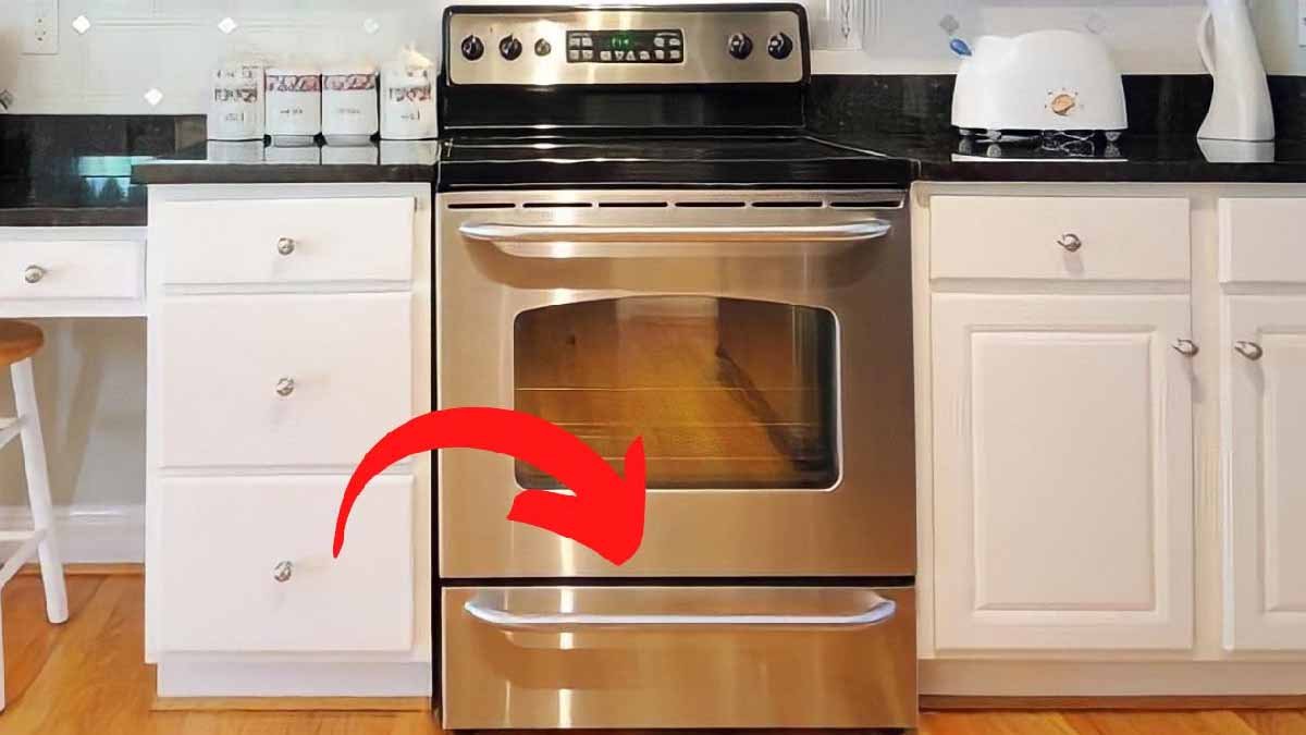 Spodní zásuvku pod troubou léta považují za sklad, i když se v českých domácnostech už dávno používá jinak