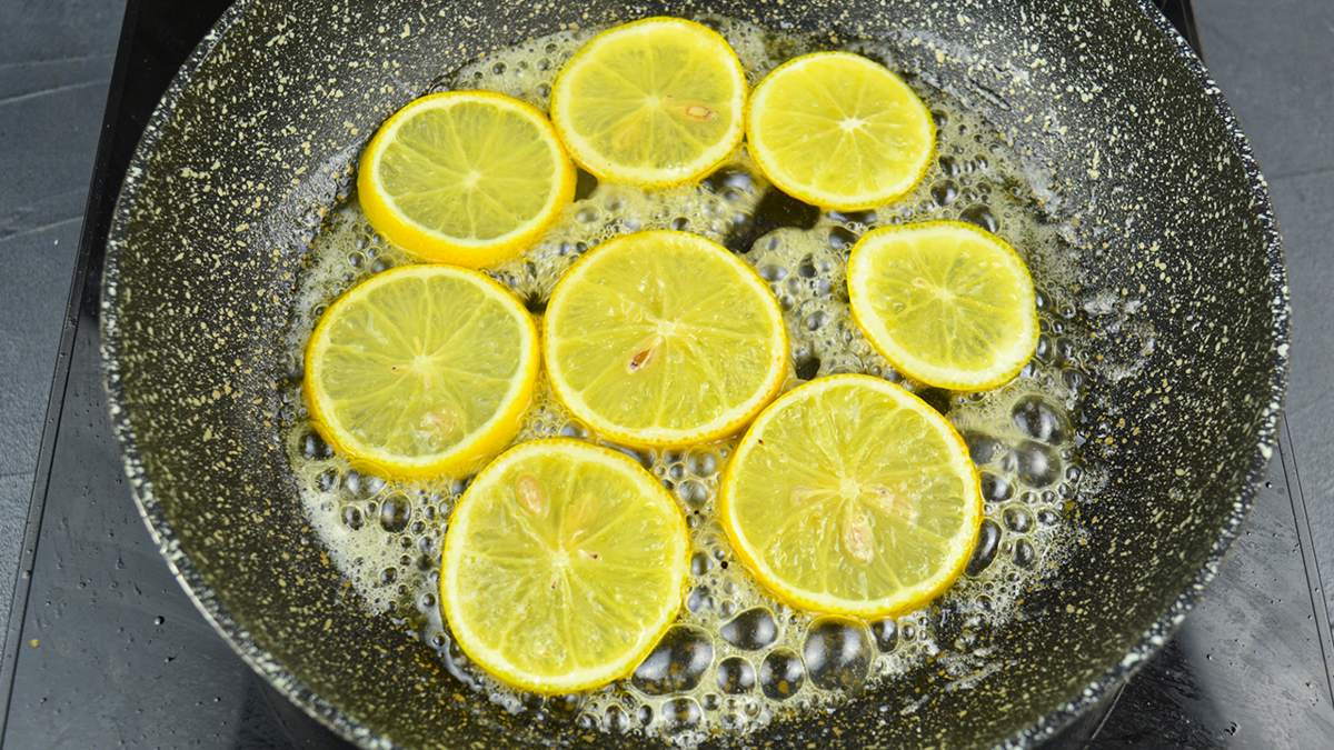 Vezmu citron a opeču ho na másle a vznikne z toho neskutečná dobrota recept na nejlepší omáčku k masu která se skvěle hodí i do české kuchyně