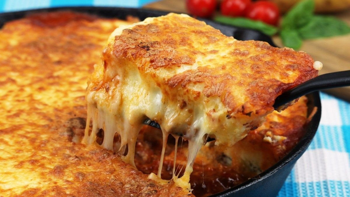 Upravila jsem recept na „lasagne“ a nahradila pláty bramborami — výsledek byl překvapivě dobrý