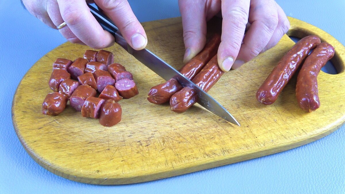 Polský kapuśniak s kysaným zelím a uzenou klobásou sytá polévka která by se snadno zabydlela i v českých domácnostech