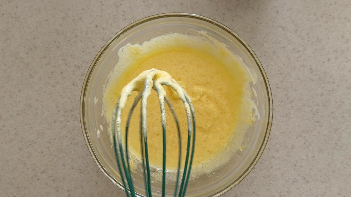 Vezmu mouku a tabulku čokolády a za 25 minut si dávám čaj s božským dortíkem, stačí vše smíchat a je hotovo, takhle se to často dělá i v českých domácnostech