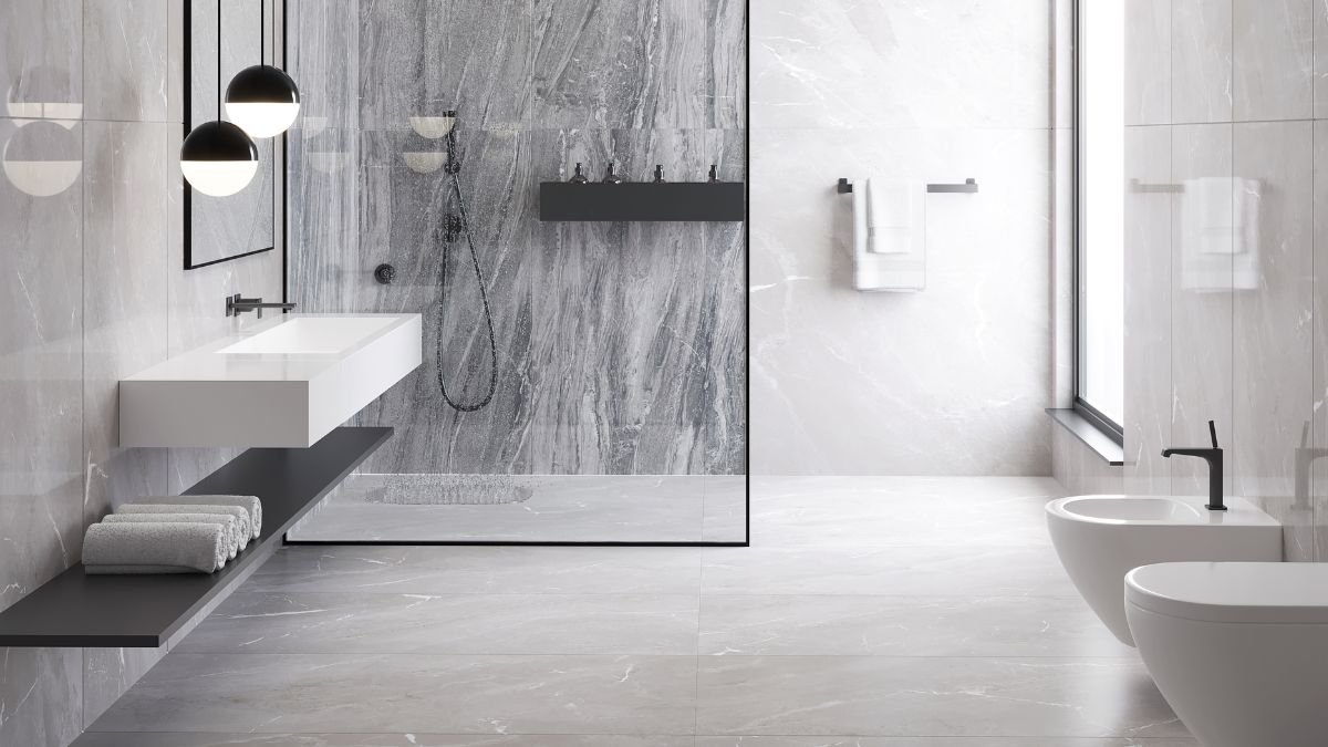 Vany a sprchové kouty mizí do minulosti, v českých interiérech je teď v kurzu jiný formát