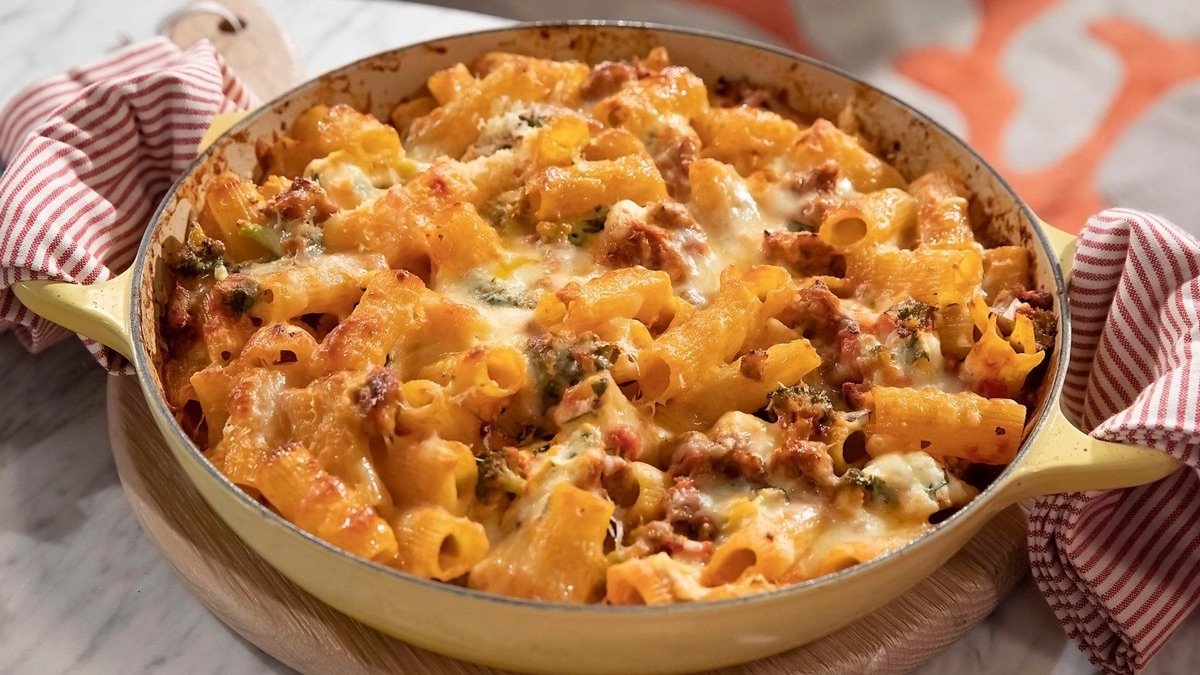 Dvě jednoduché a chutné večeře v jednom pekáči které se hodí vařit do zásoby a jsou dobře známé i českým rodinám