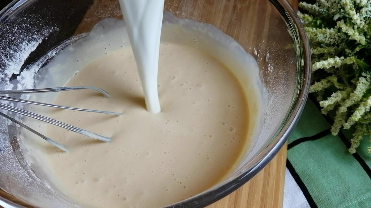 Palačinky s krupicí jsou mnohem nadýchanější než klasické a zvládnete je bez velké námahy