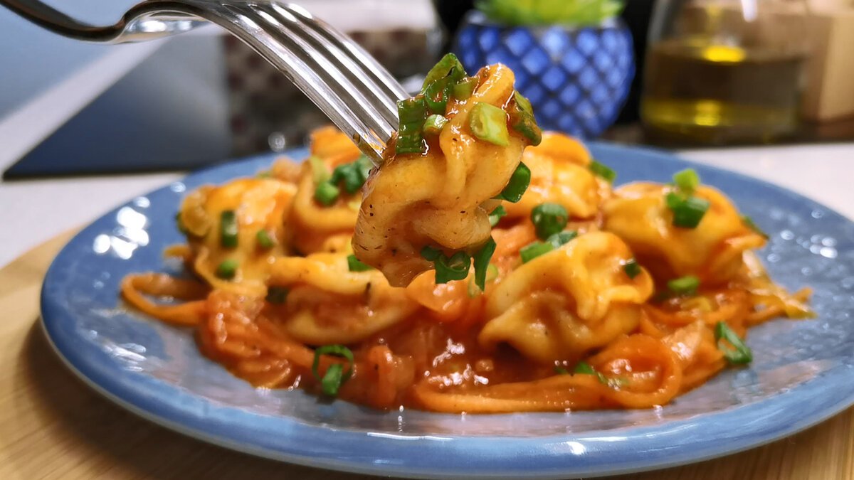 Naučil mě to známý prodavač z českého obchodu pelmeně už nevaříme, ale připravujeme novým způsobem a jsou mnohem chutnější