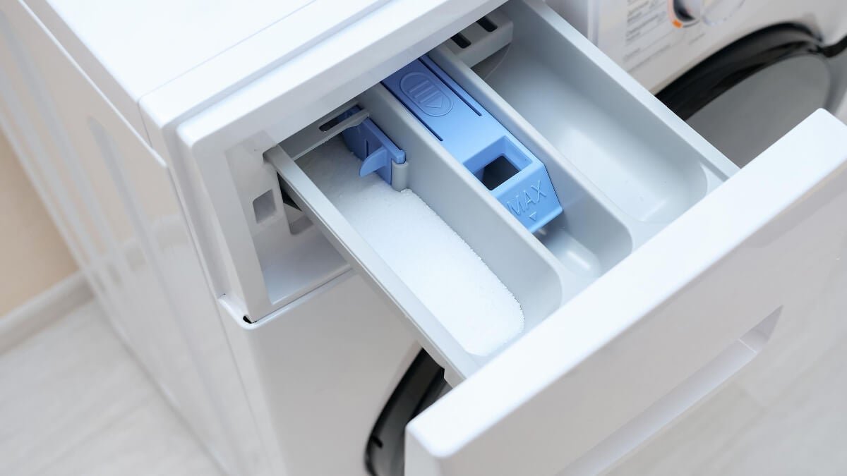 V pračkách existuje funkce, o které mnoho lidí neví, a pomáhá odstranit i ty nejodolnější skvrny