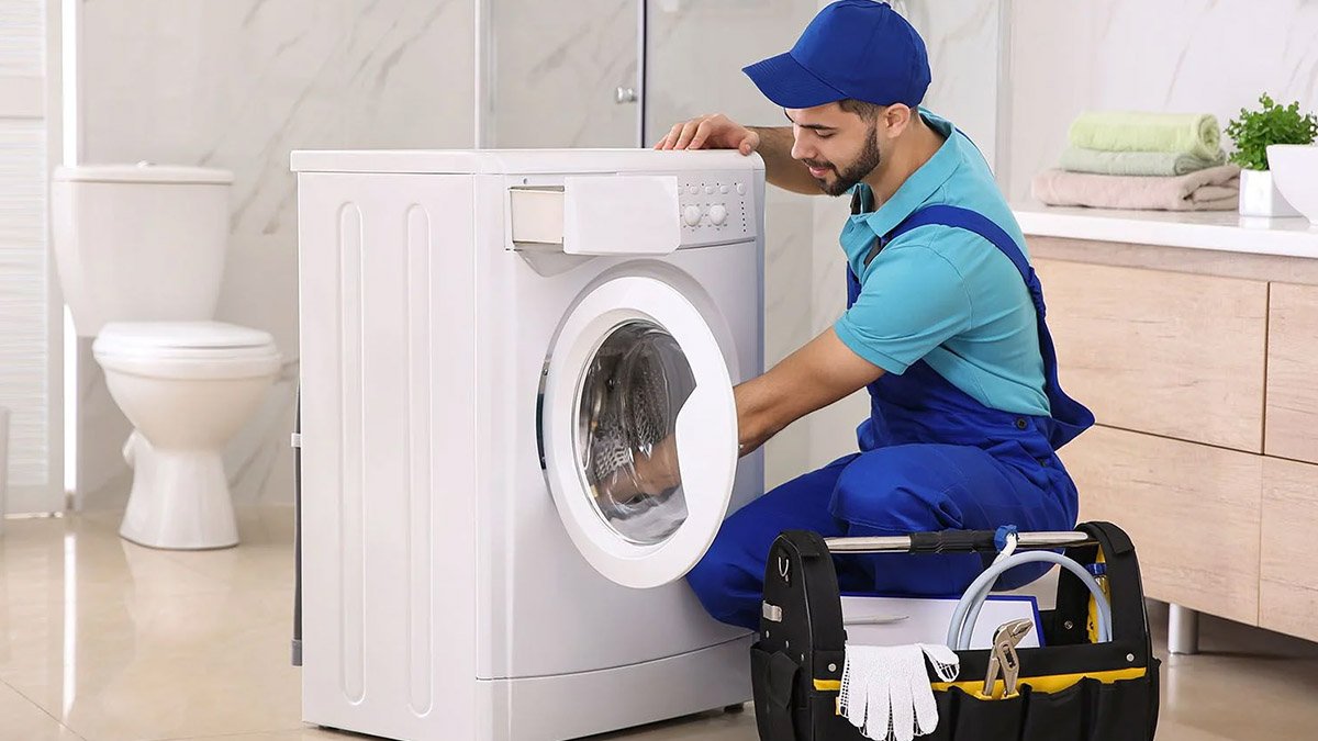 Odborník vysvětluje, proč pračky se sušičkou často nechávají prádlo vlhké