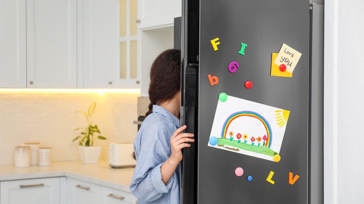 Mastnota a otisky prstů na lednici zkuste ji otřít takto bude se lesknout jako nová a stopy se téměř nebudou vracet