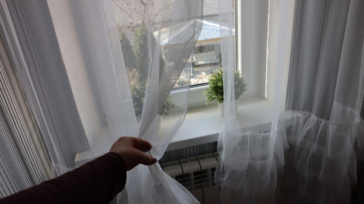 Minuta a závěsy jsou čisté jak v českých domácnostech osvěžují závěsy a stínidla bez vysavače