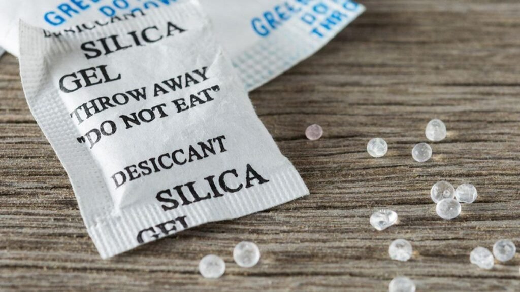 Nevyhazujte sáčky se silikagelem, v české domácnosti se mohou hodit každý den