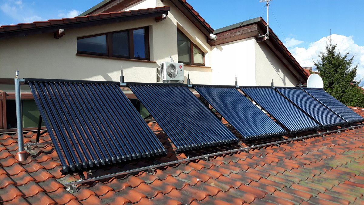 Plyn a dřevo jsou minulostí v Česku stále více domů v zimě topí téměř zadarmo i když to mnozí vůbec netuší