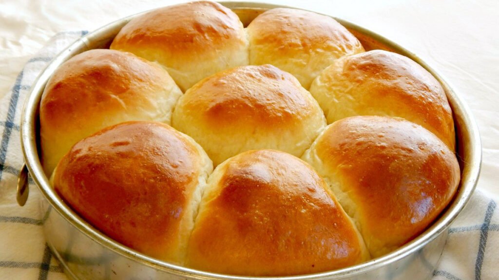 Tažené housky na mléce po česku tenké, vrstvené a neuvěřitelně chutné