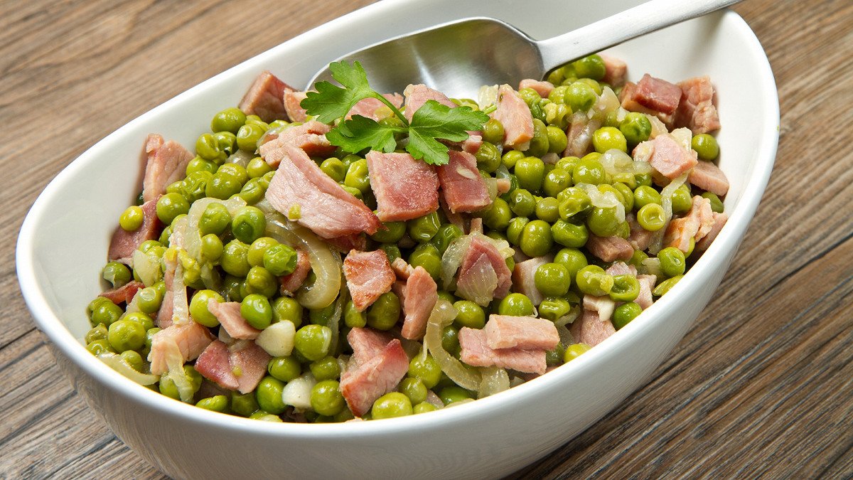 Známý evropský šéfkuchař: „Konzervovaný hrášek z plechovky nezlepšíte ani olejem, ani šunkou, trik je přidat asi 20 g másla“